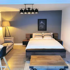 Appartement Très Chaleureux Entièrement Refait à Neuf, Moulins (Allier)
